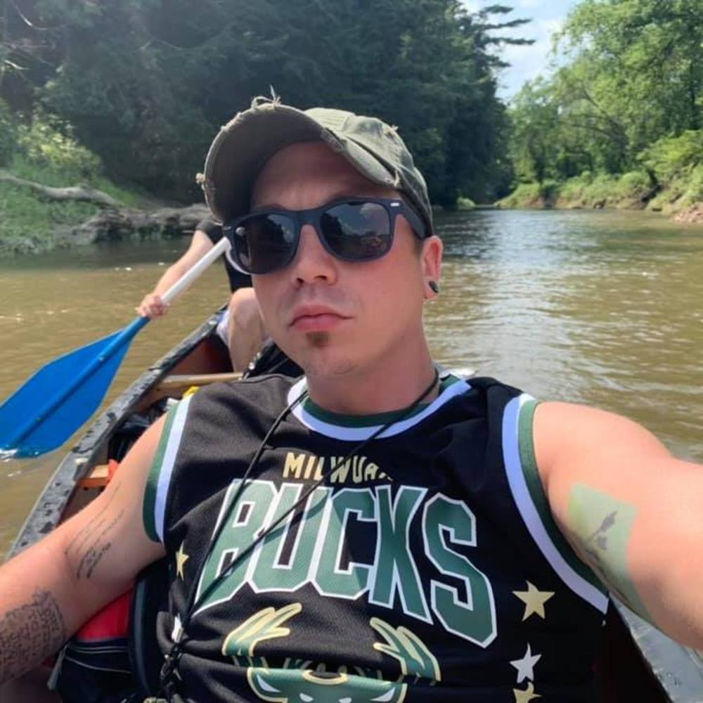 Meet your Posher, Dustin
